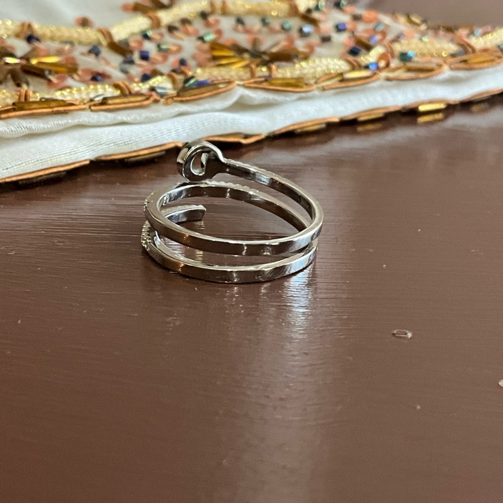 Elegant Silver Ring with Crystal Accent 9 - Picture 5 of 10